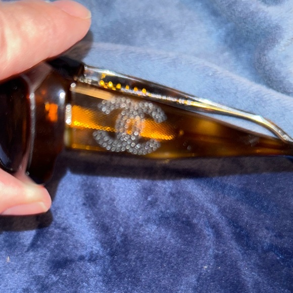 Preloved Authentic Chanel Tortoise Shell Sunglasses - Picture 6 of 10